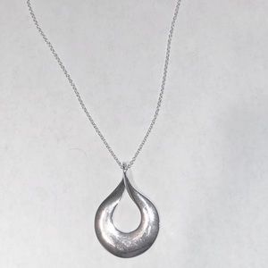 Women’s necklace